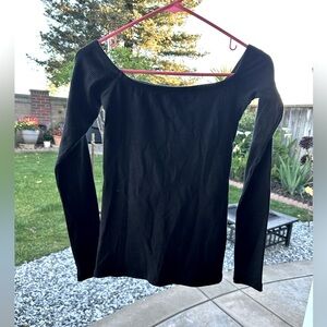 Off the shoulder slim tee